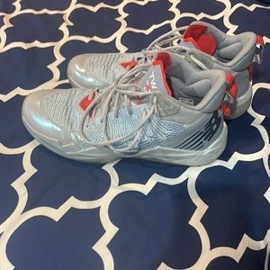 New balance only worn twice good traction fits more like a 12.5